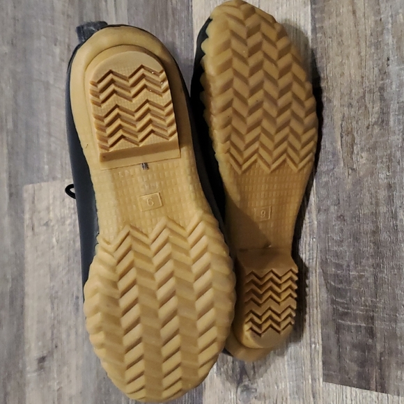 Western Chief Quilted Four Eye Duck Boots - Picture 8 of 11